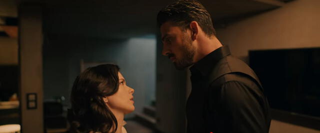 Laura y Massimo tras revelarse la verdad de Nacho. Foto: Netflix