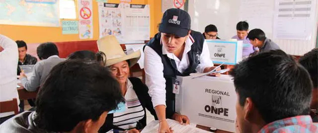 Los capacitadores de la ODPE Lima Norte 2 recibirán un salario de  2.100 soles. Foto: ONPE