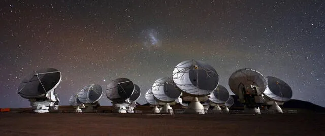 La paradoja de Fermi plantea por qué no hemos contactado con ninguna civilización extraterrestre inteligente (o viceversa) si hay tantas galaxias y planetas en el cosmos. Foto: ALMA Observatory