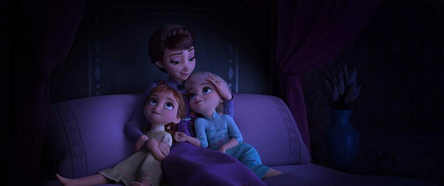 Elsa y Anna con su madre.