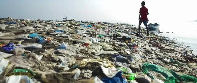 Marea de plástico - Crédito: National Geographic