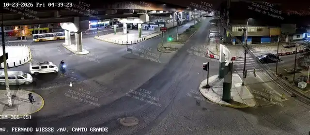 Miniván circulaba por av. Fernando Wiesse con la luz verde