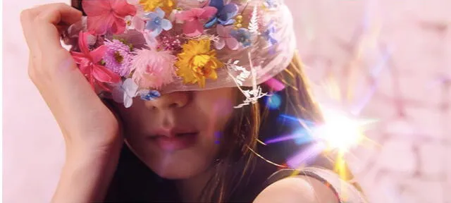 Jisoo aparece con los ojos vendados en el MV “How You Like That” de BLACKPINK.  Una posible referencia a la diosa de la justicia. Crédito. Captura YouTube