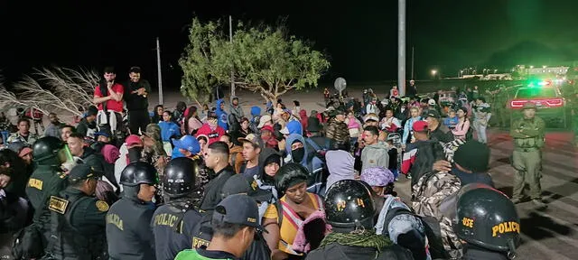  Migrantes en la frontera. Foto: Liz Ferrer/La República.    