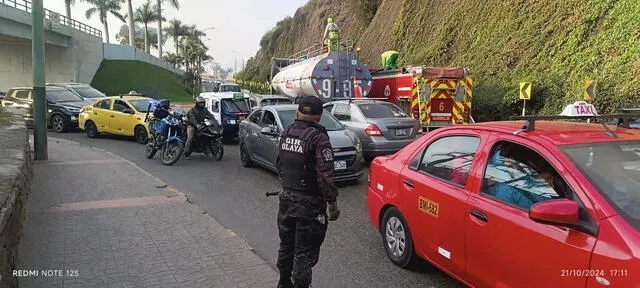  Las autoridades han implementado un plan de desvíos en la Costa Verde debido al incendio. Créditos: Municipalidad de Chorrillos.   