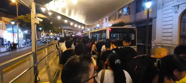  Colas en estación Jirón de la Unión. Foto: Kevin Charalla   
