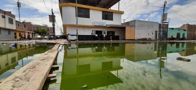  Centros de salud, como el ubicado en el pueblo joven Túpac Amaru, están afectados por el colapso de desagüe. Foto: La República    