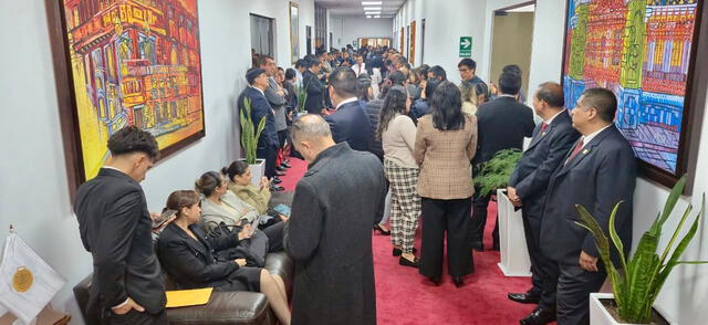 Trabajadores se reúnen en el piso 9 del Ministerio Público Trabajadores se reúnen en el piso 9 del Ministerio Público