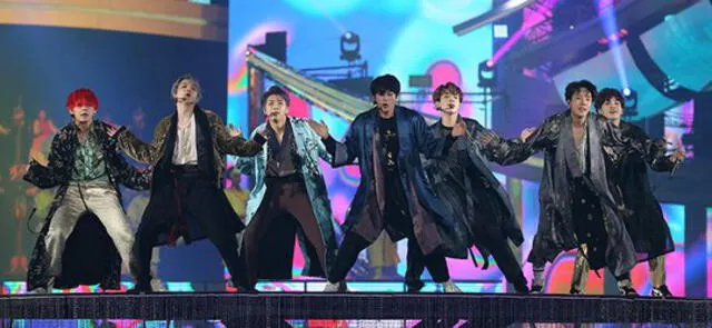 BTS presenta "Idol" en los MAMA 2018. Foto: Naver