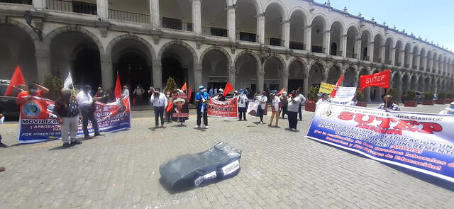 Arequipa: Sutep marchó para exigir la nulidad del examen de nombramiento. Foto: URPI/Alexis Choque