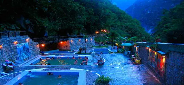 Aguas Termales en el pueblo de Aguas Calientes a solo 10 km. de Machu Picchu - Foto: Inca Trail.