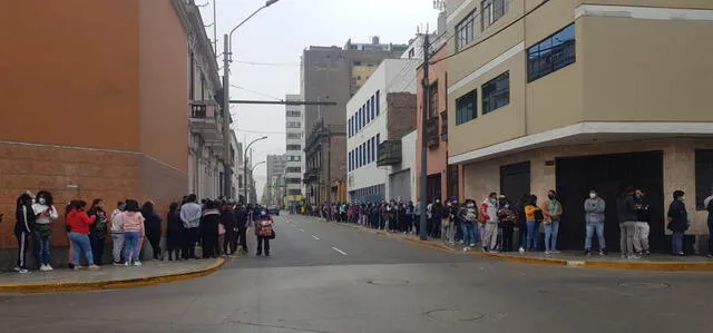 Los fieles acudieron desde muy temprano. Foto: Giuliana Castillo / URPI-LR