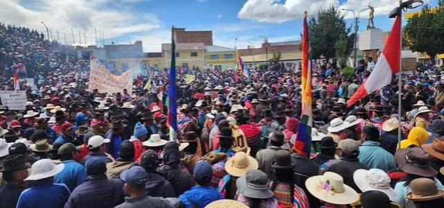 En imágenes una reunión en Zepita con pobladores aimaras antes de la marcha a Puno. Foto: Elmer Mamani
