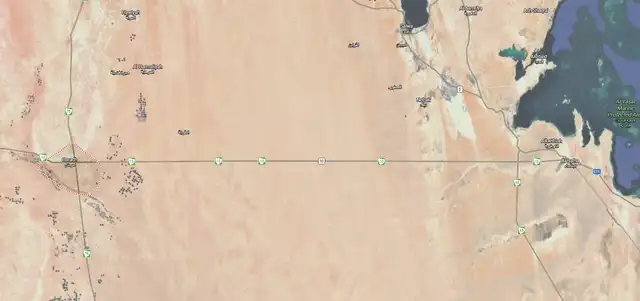 Su diseño recto se debe a la ausencia de obstáculos en el desierto más grande del mundo.