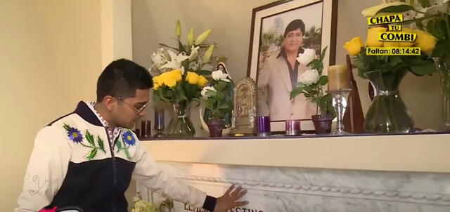 Christian Yaipén at the place where the body of his father, Elmer Yaipén, lies in Monsefú.  Photo: Capture America Tv.    