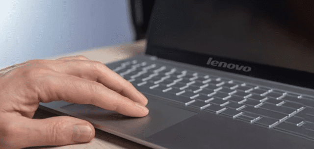 ¿Qué sucede cuando tocas el panel táctil de tu laptop con dos, tres o cuatro dedos?