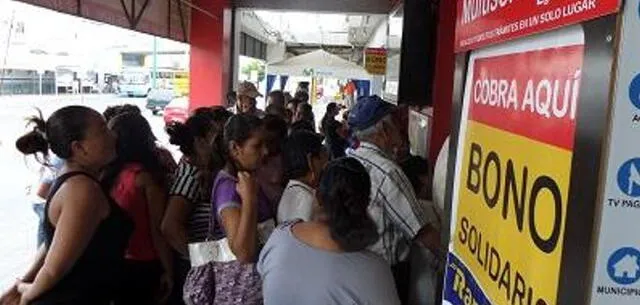 Recojo de bono en Ecuador. Foto: difusión