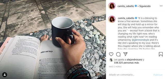La publicación de Camila Cabello en Instagram, donde afirma que un libro está cambiando su vida.