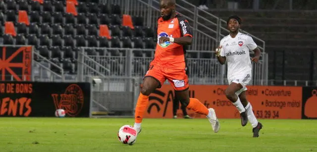  François-Xavier Fumu Tamuzo jugó en equipos como Stade Lavallois y Auxerre en Francia. Foto: Le Courrier   