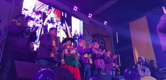 Mario Ruiz Rubio. Candidato a la región de Tacna, cerró su campaña en el paseo de las aguas. Foto:  La República