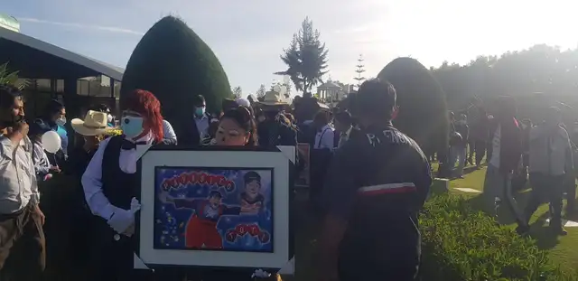 Arequipa: payaso Toti fue despedido entre aplausos y globos blancos