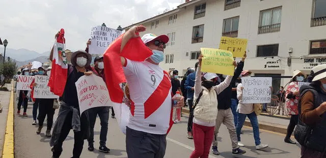 En Cusco, cientos de ciudadanos salen a protestar contra Merino. Foto: La República.