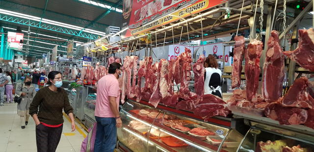 Precios de los productos se mantienen en los mercados de la plataforma Andrés Avelino Cáceres. Foto: Wilder Pari / URPI