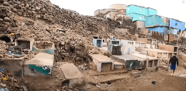 Cementerio Santa Rosa, cerro La Regla, vecinos con muertos, video, fotos, Callao, Lima, cadáveres