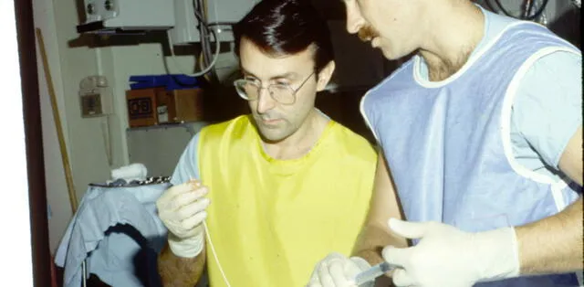Un joven doctor Palmaz trabajando en el laboratorio de una universidad en Texas. Foto: El Clarín Un joven doctor Palmaz trabajando en el laboratorio de una universidad en Texas. Foto: El Clarín