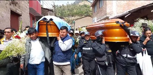 Ayacucho: ciudadanos de La Mar se despiden de alcalde Wilder Manyavilca y su esposa