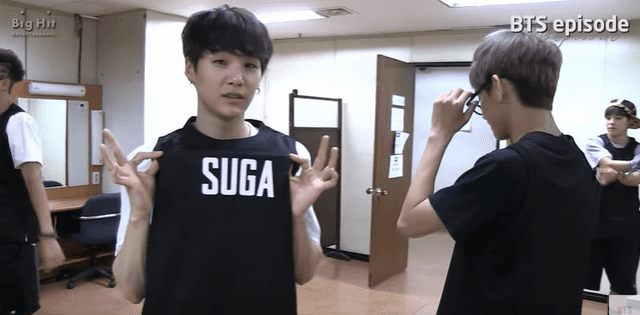 Suga debutó con BTS el 13 de junio de 2013.