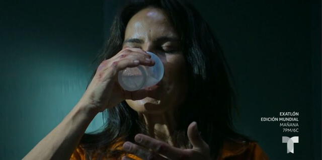 Teresa Mendoza toma veneno en "La reina del sur 3". Foto: Telemundo