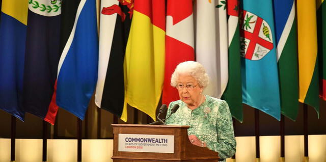  La reina Isabel II en la apertura de una de las reuniones de la Commonwealth. Foto: El Dinero   
