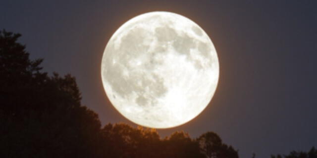 La luna alcanza ese brillo y color intenso por el movimiento de traslación alrededor de la Tierra. (Foto: In the mix style)