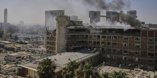 Así quedó el hospital Soroka Medical Center, tras el bombardeo a Beersheba. Foto: radiomitre. Así quedó el hospital Soroka Medical Center, tras el bombardeo a Beersheba. Foto: radiomitre.