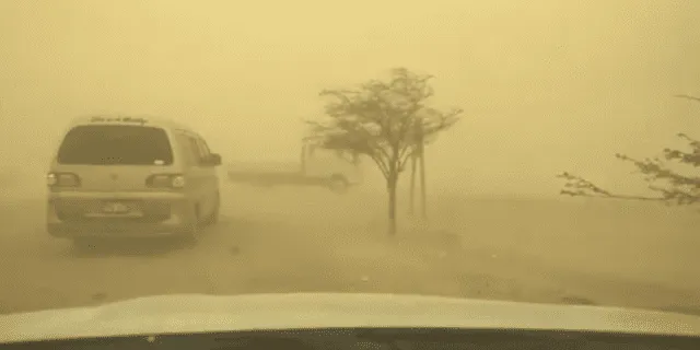  Viento Paracas se reporta en Ocucaje en la carretera de la Panamericana Sur. Foto: Senamhi.   