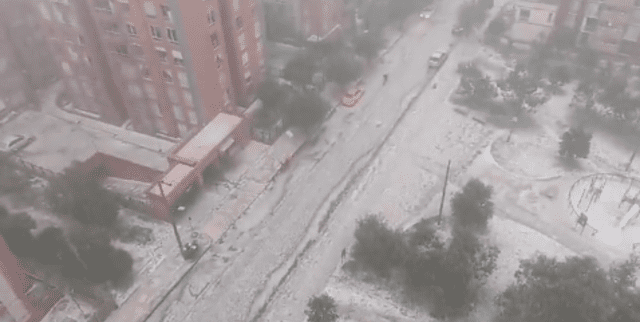 Vista de las calles en Bogotá durante la fuerte granizada. Foto: X/ Roberto_Trobajo 