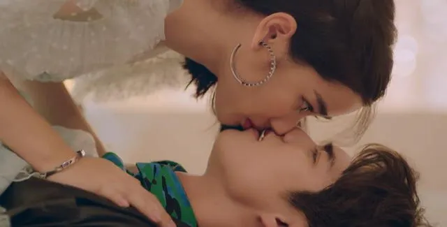 El primer beso de los protagonistas en F4 Thailand. Foto: captura GMMTV