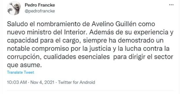 Pedro Francke saluda al nuevo ministro del Interior, Avelino Guillén. Foto: Twitter / @pedrofrancke