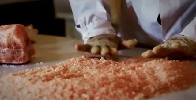  Pasan por un último proceso de selección, antes de ser molidas y empaquetadas, sin ingredientes químicos añadidos. Foto:captura de pantalla/TV Perú/YouTube   