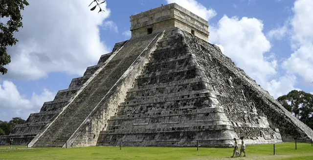 Hallan 200 piezas arqueológicas bajo las ruinas de Chichén Itzá [FOTOS]