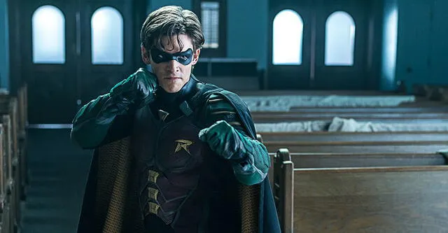 El actor Brenton Thwaites da vida al primer Robin Dick Grayson que luego se convertirá en Nightwing en la serie Titans. Foto: Netflix.
