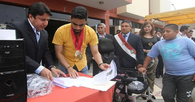 Árabe regresó a Moche para construir casa de niño que estudiaba bajo poste de luz  [VIDEOS]