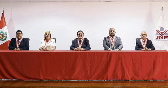  Los atacan. Congreso busca que los magistrados del JNE se sometan a antejuicio político. Foto: difusión   