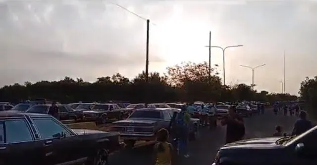 Los transportistas optaron por paralizar la vía del Troncal del Caribe en modo de protesta por la inseguridad. Foto: El Pitazo   