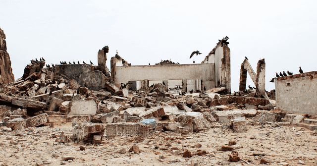 Aún se observa la estructura de la prisión destruida por los explosivos lanzados en el primer gobierno de Alan García. Foto: Tours MYG. Aún se observa la estructura de la prisión destruida por los explosivos lanzados en el primer gobierno de Alan García. Foto: Tours MYG.