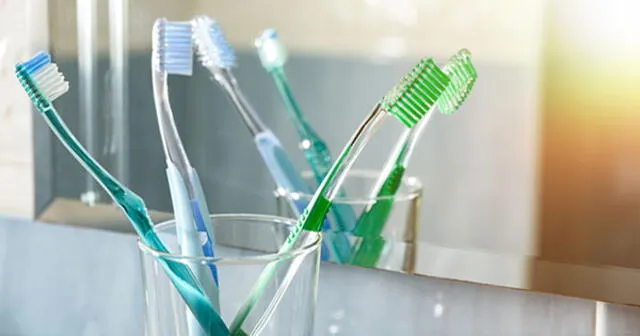 Un cepillo dental se puede llenar de bacterias si lo mantenemos por mucho tiempo. (Foto: Internet)