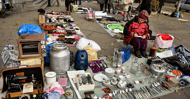  Una vendedora en el centro de Chisinau, Moldavia. Foto: AFP    