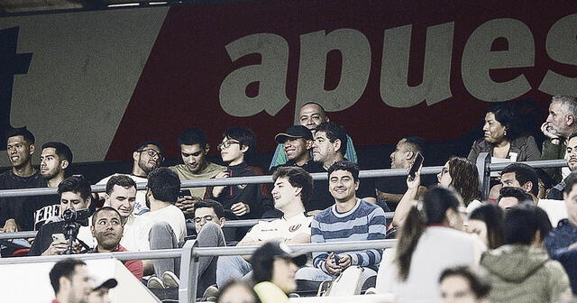 Presente. Edison Flores estuvo en el Monumental. Foto: difusión   