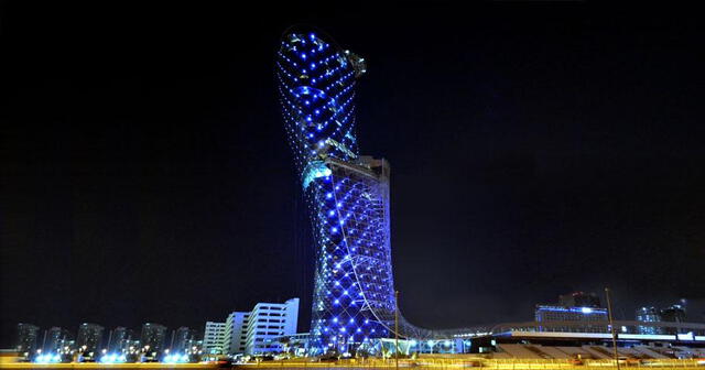Capital Gate es también conocido como la 'Torre Inclinada de Abu Dabi'. Foto: Freepik   